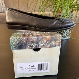 Easy Street Black Giddy Flats